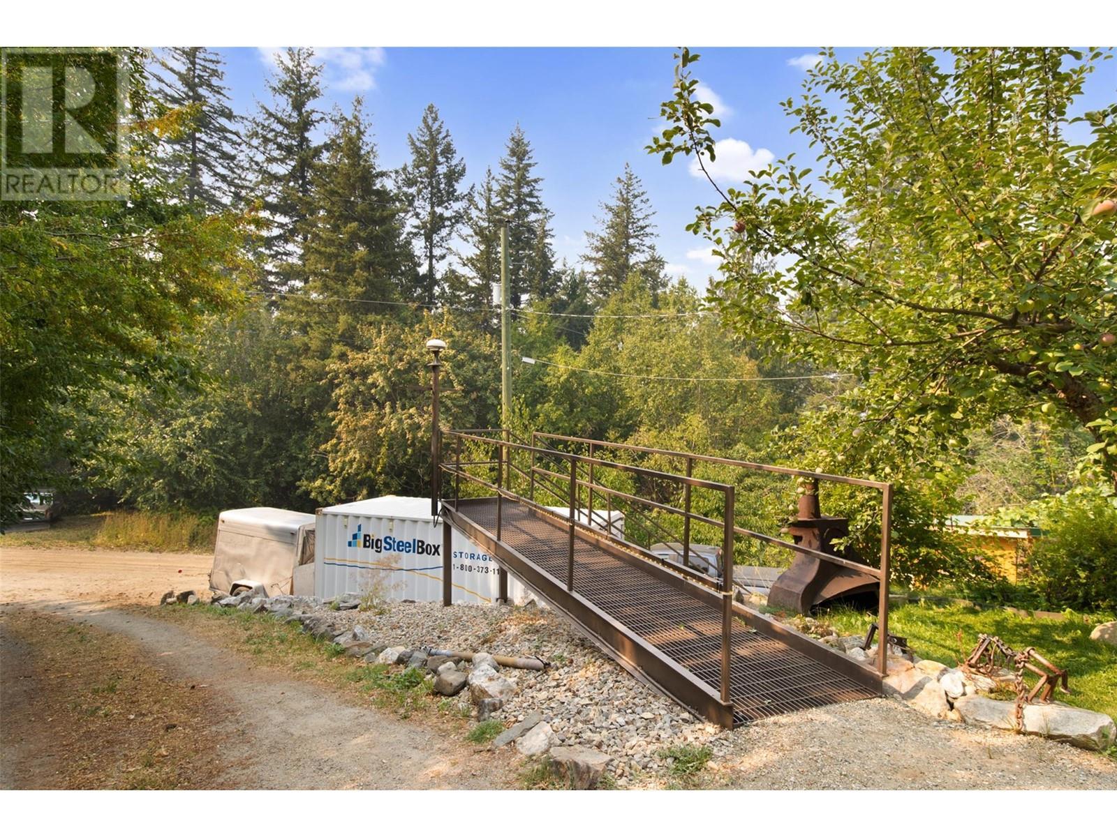 3096 Lindberg Road, Sorrento, BC - Outdoor
