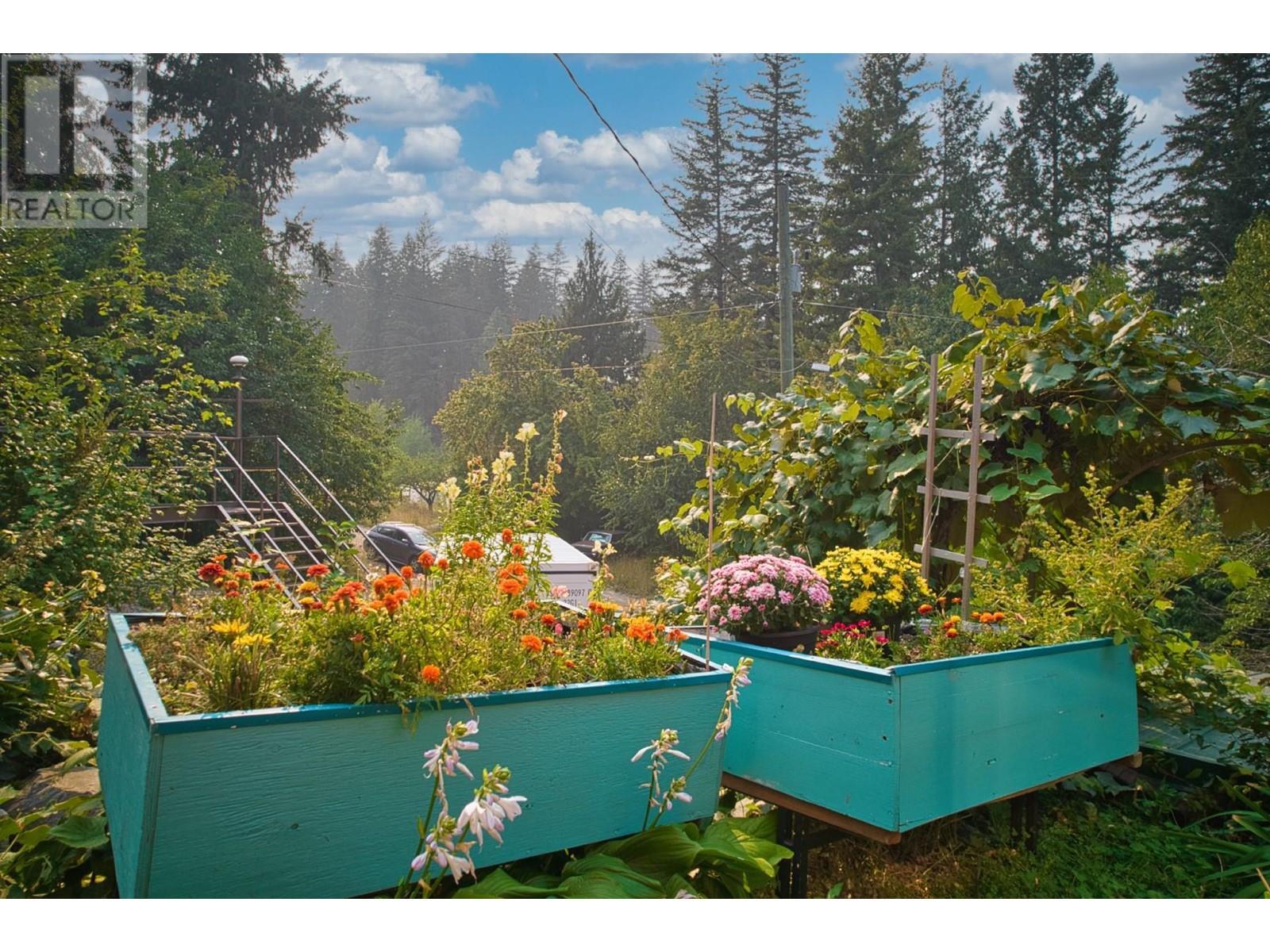 3096 Lindberg Road, Sorrento, BC - Outdoor