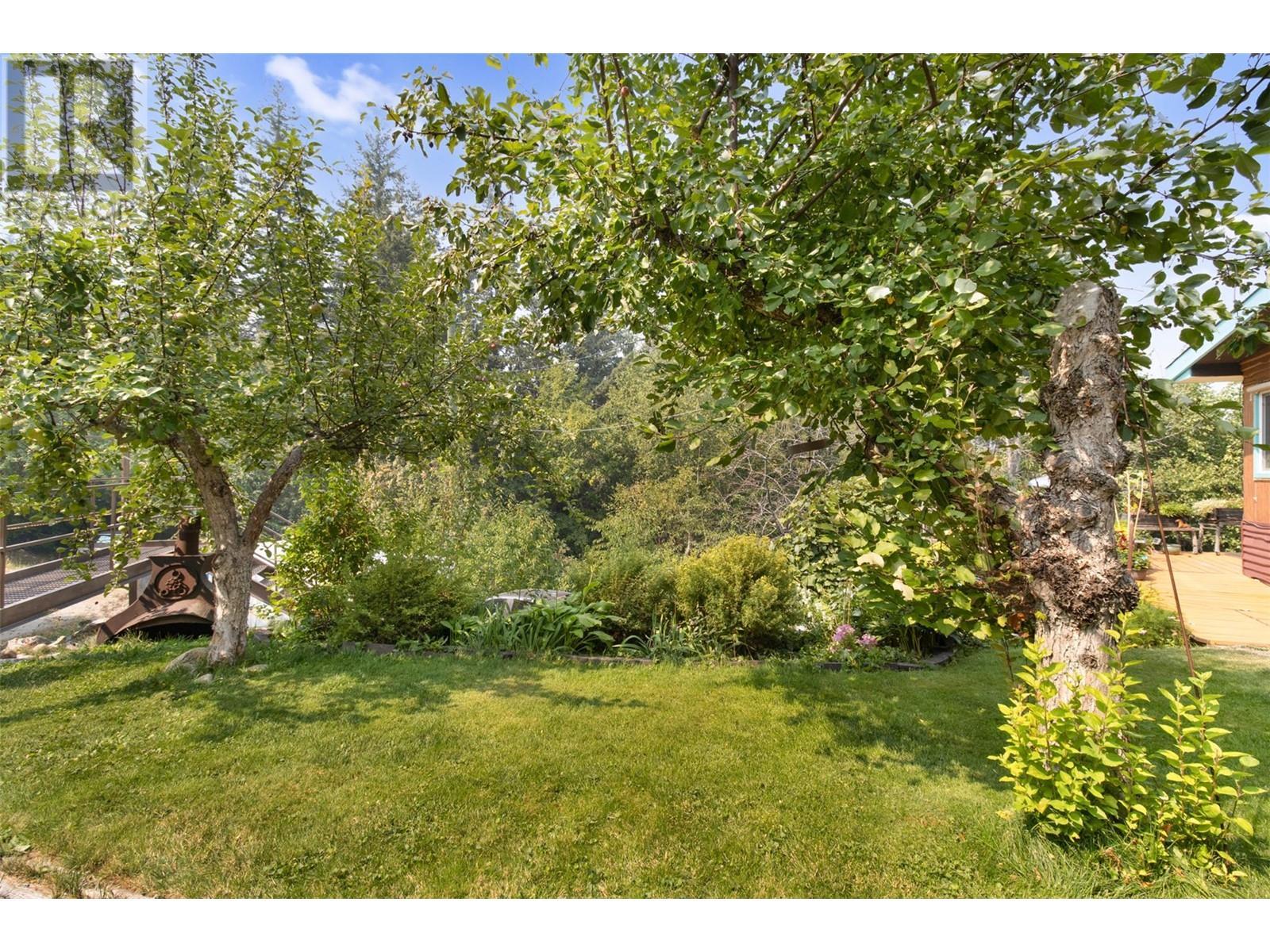 3096 Lindberg Road, Sorrento, BC - Outdoor