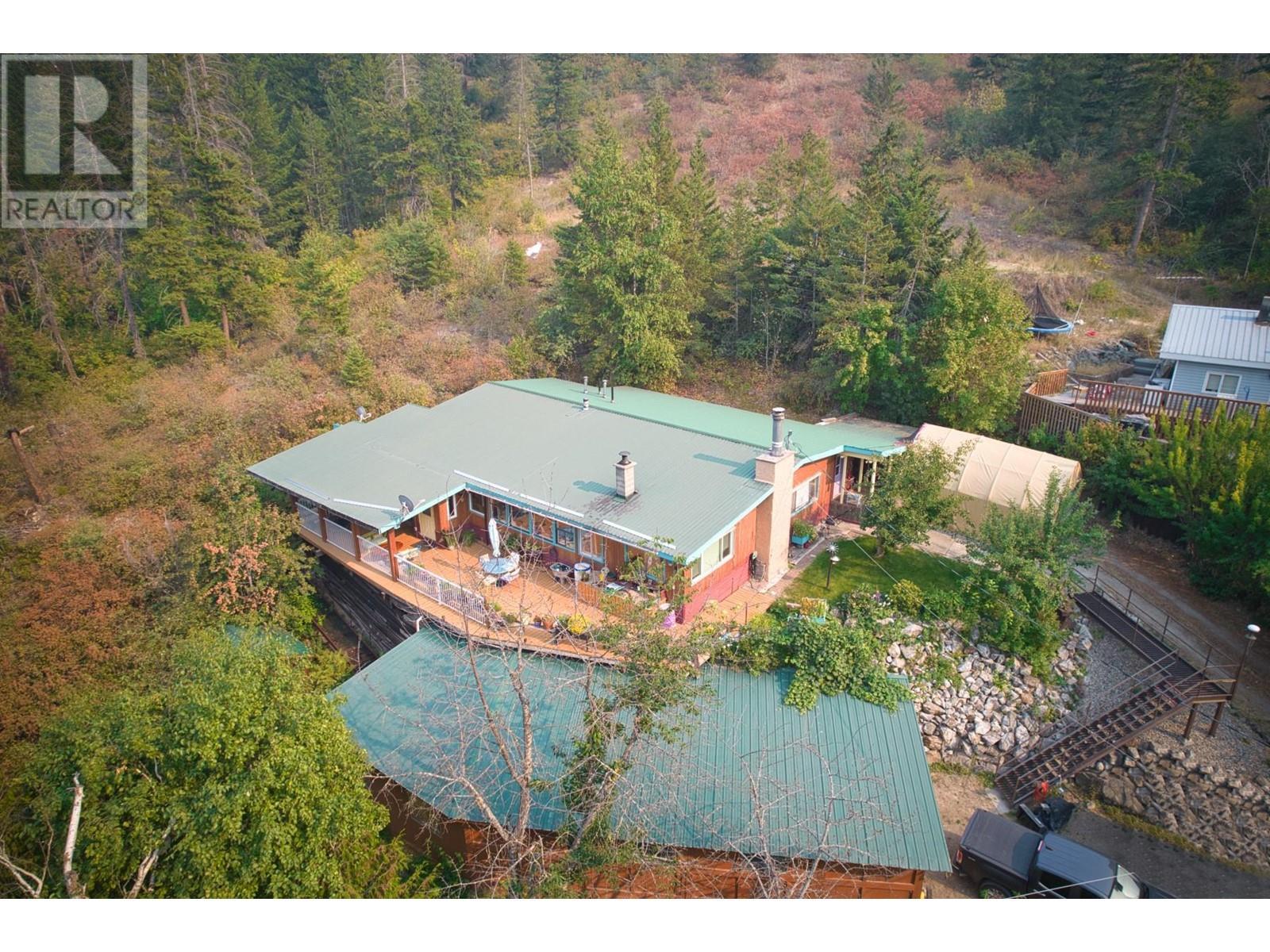 3096 Lindberg Road, Sorrento, BC - Outdoor With Deck Patio Veranda