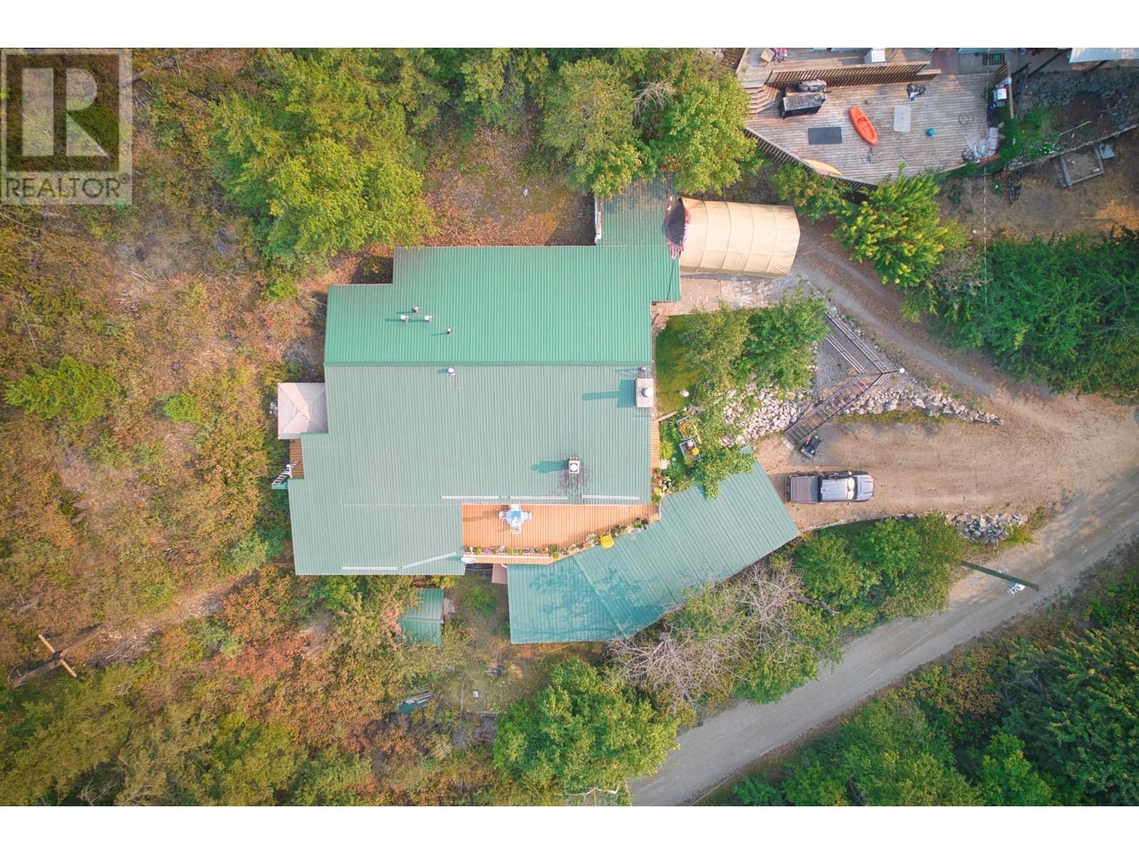 3096 Lindberg Road, Sorrento, BC - Outdoor