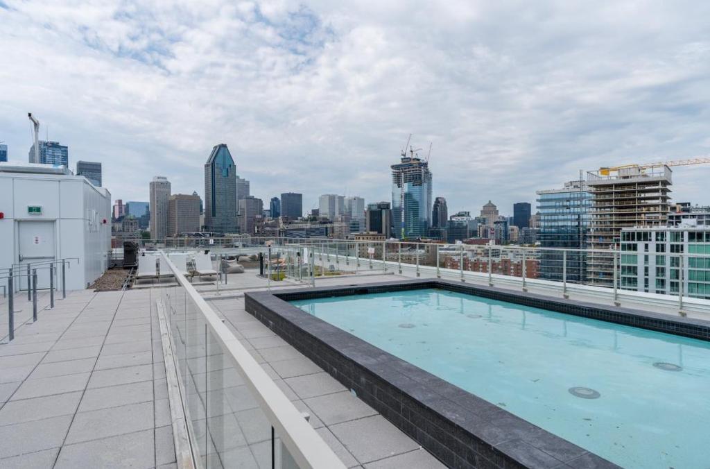 Piscine - 715-170 Rue Rioux, Montréal (Le Sud-Ouest), QC - Outdoor With In Ground Pool With View
