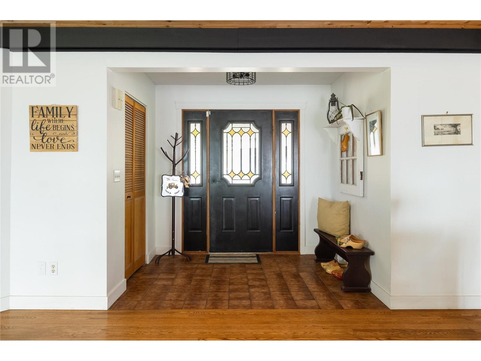 5620 Neil Road, Vernon, BC - Indoor Photo Showing Other Room