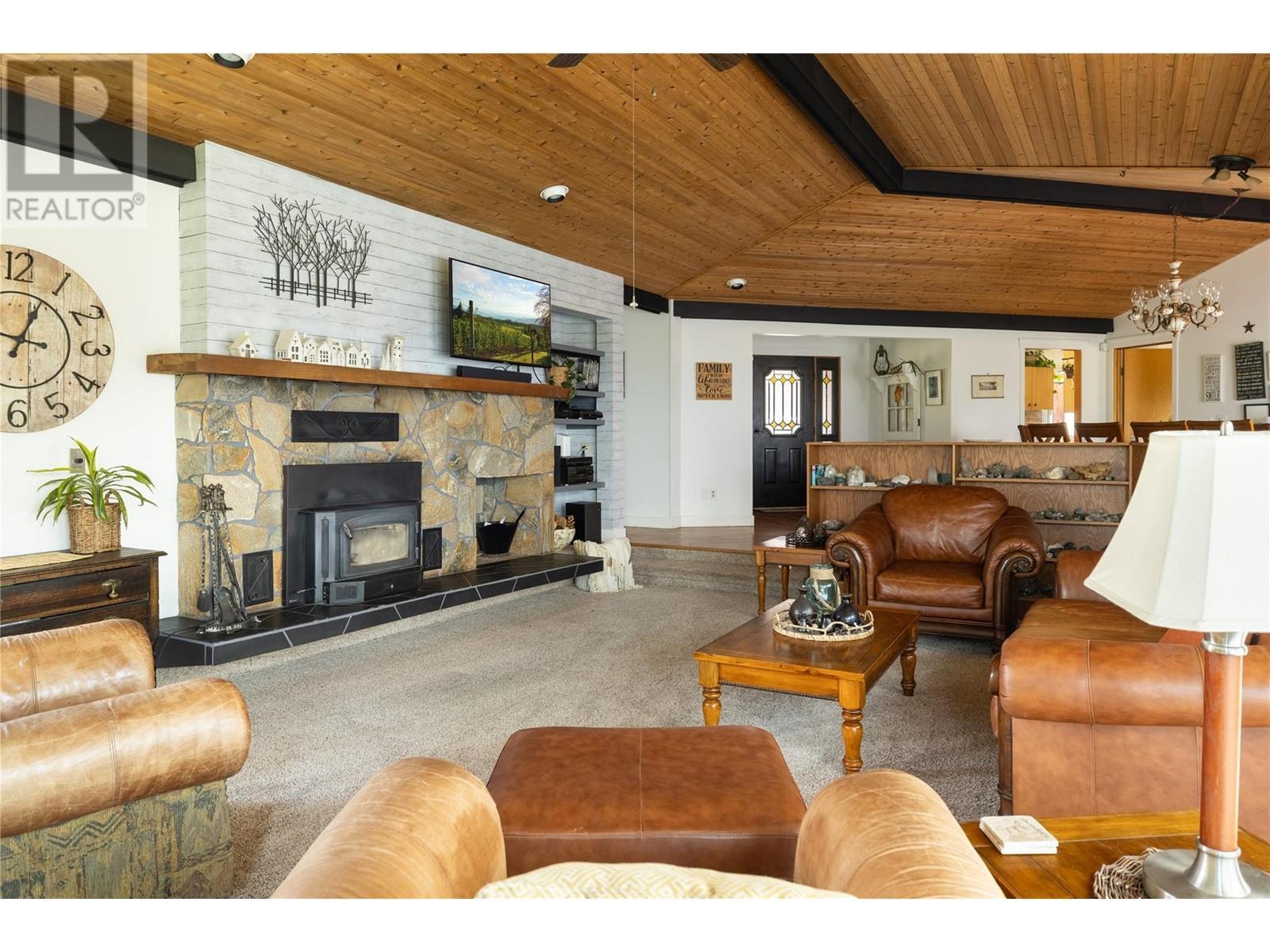 5620 Neil Road, Vernon, BC - Indoor Photo Showing Living Room With Fireplace