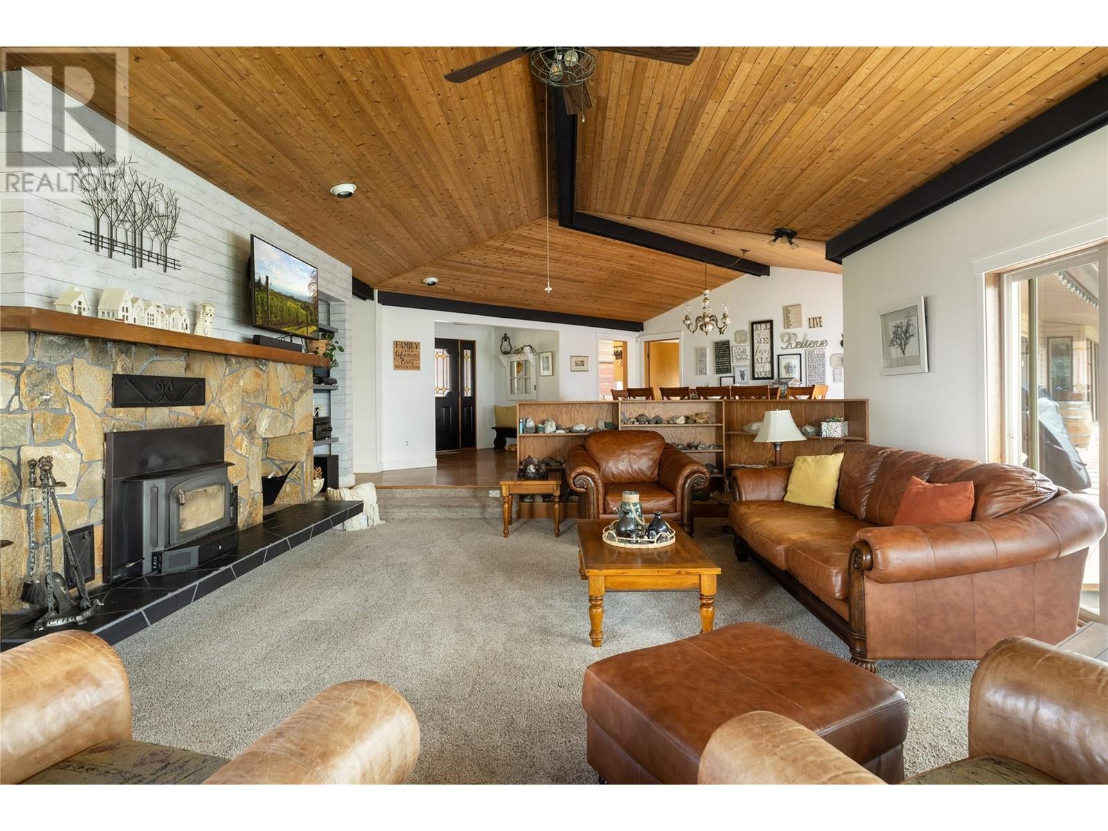 5620 Neil Road, Vernon, BC - Indoor Photo Showing Living Room With Fireplace