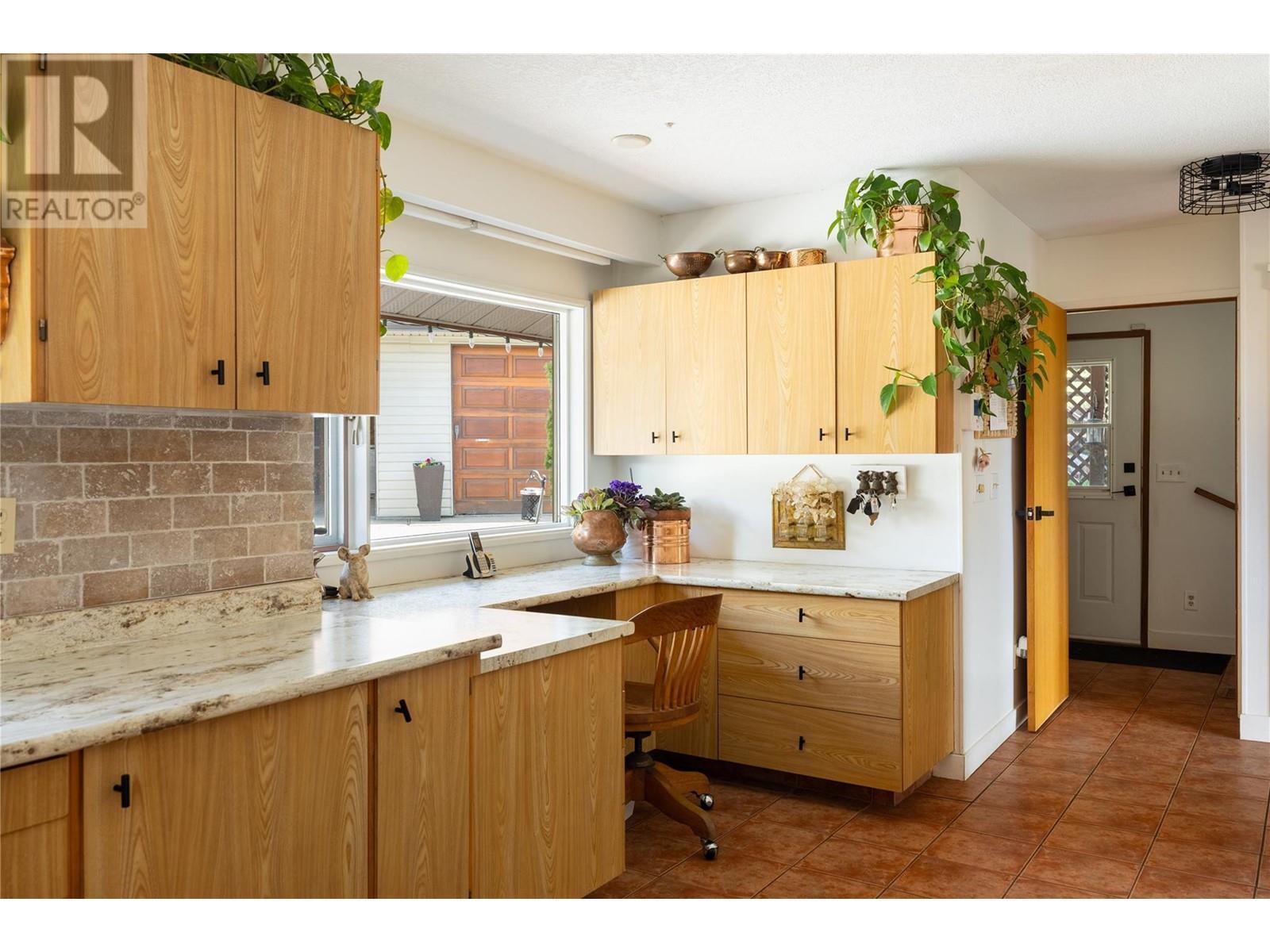5620 Neil Road, Vernon, BC - Indoor Photo Showing Kitchen