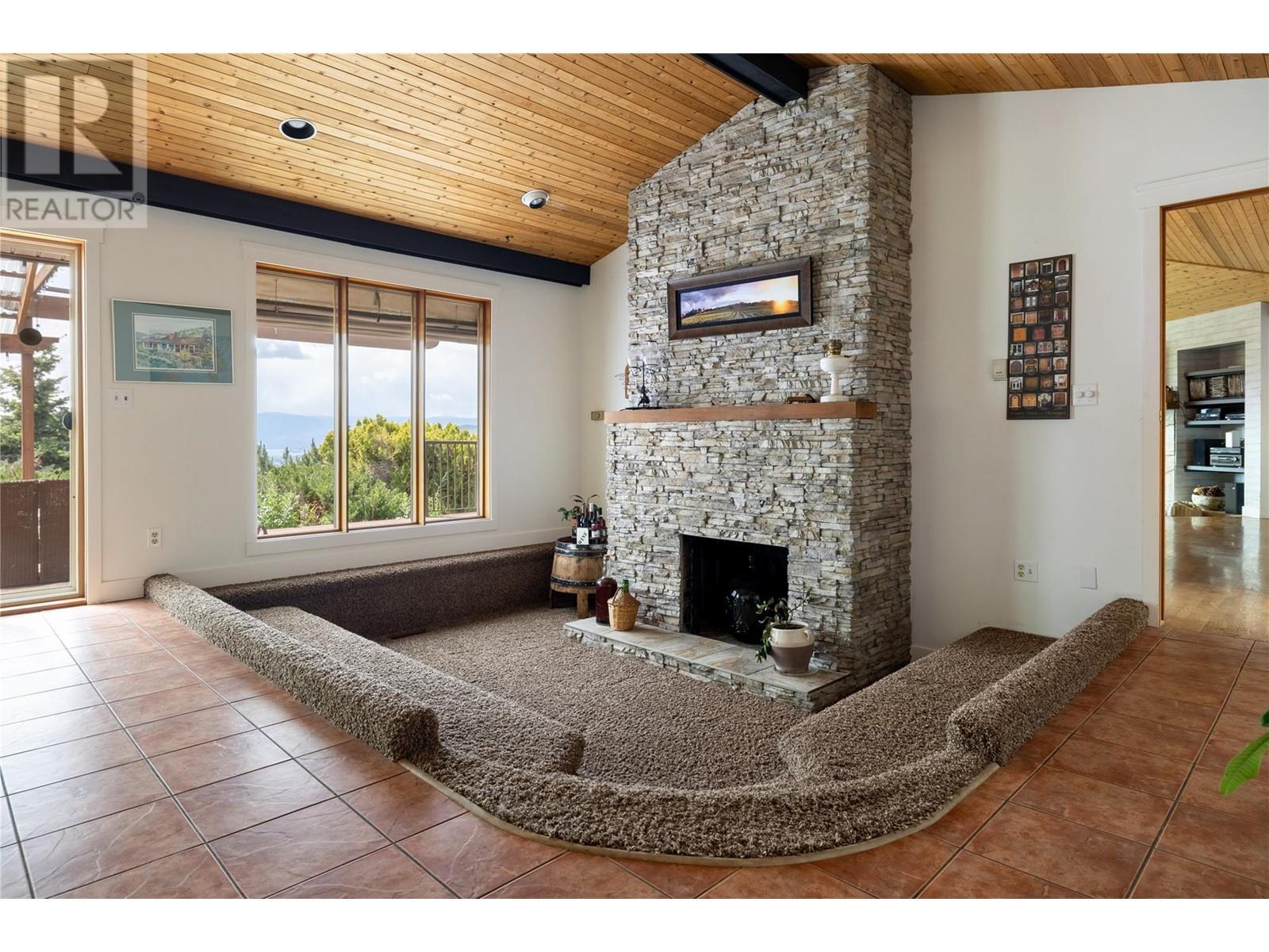 5620 Neil Road, Vernon, BC - Indoor Photo Showing Living Room With Fireplace