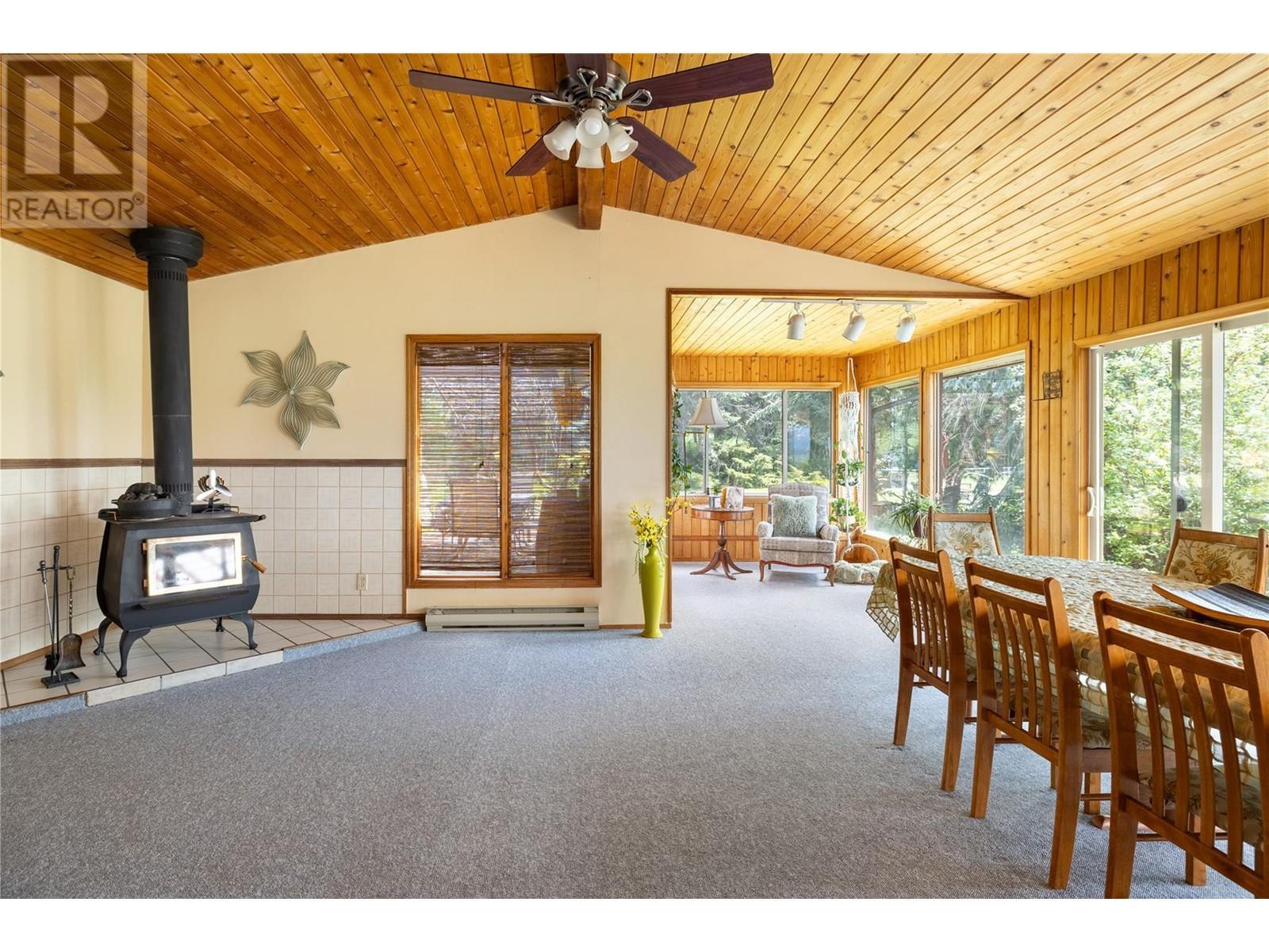5620 Neil Road, Vernon, BC - Indoor Photo Showing Dining Room