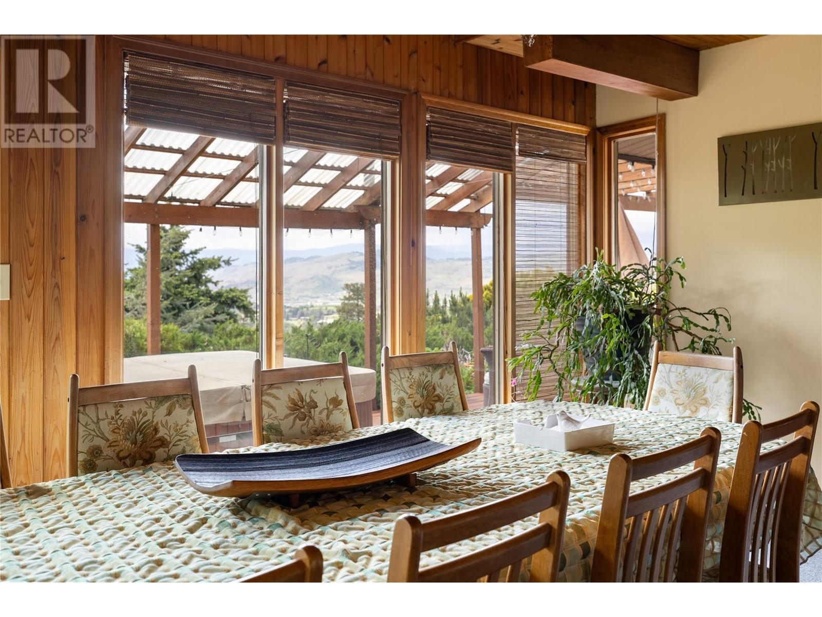 5620 Neil Road, Vernon, BC - Indoor Photo Showing Dining Room