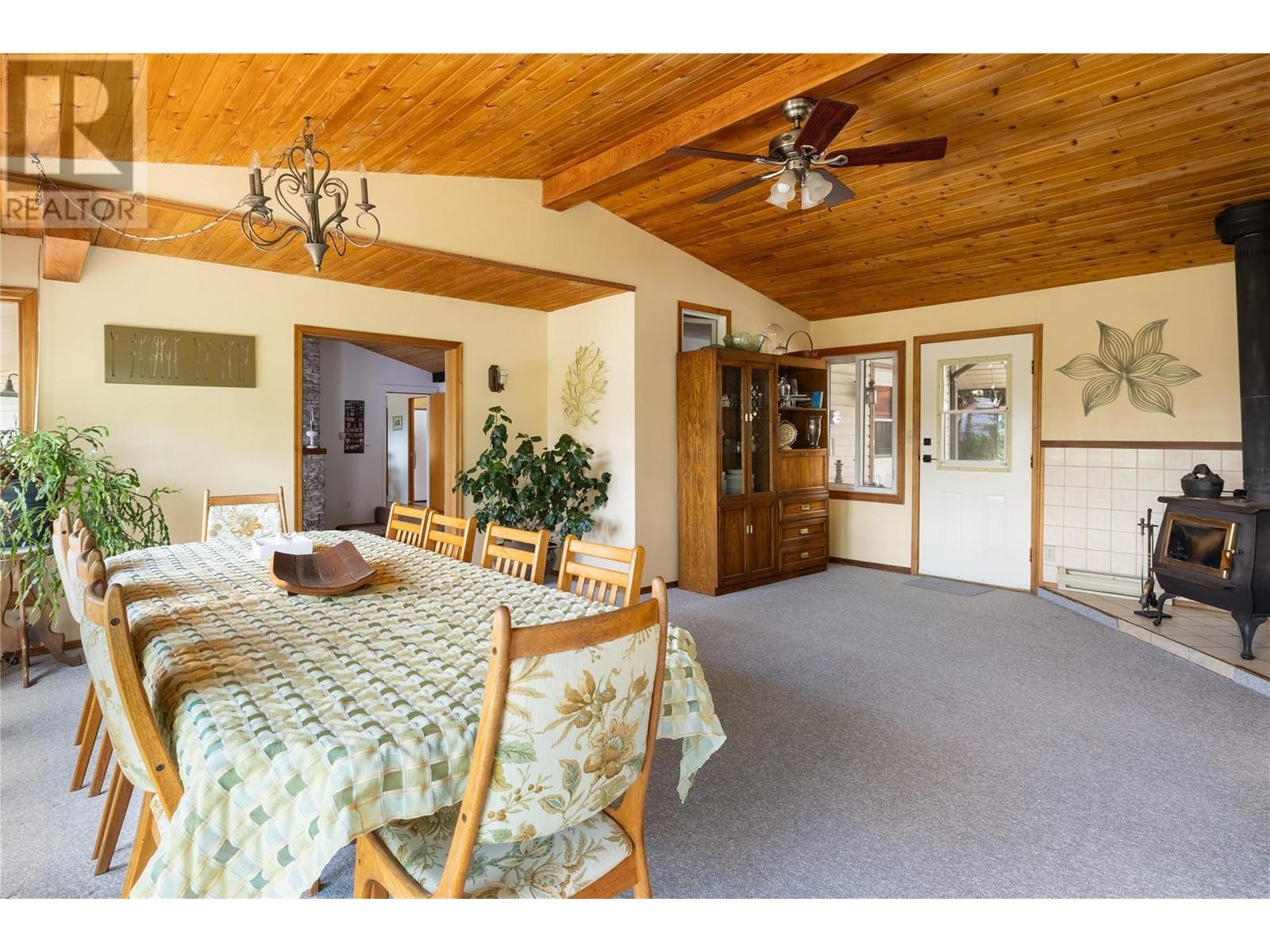 5620 Neil Road, Vernon, BC - Photo Showing Dining Room