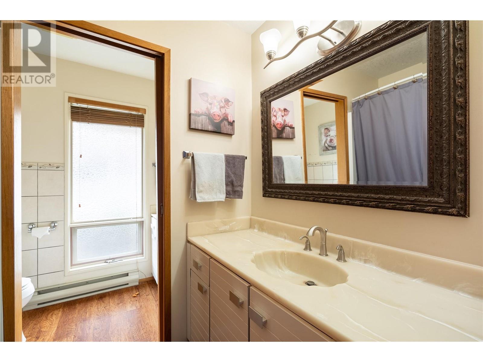 5620 Neil Road, Vernon, BC - Indoor Photo Showing Bathroom