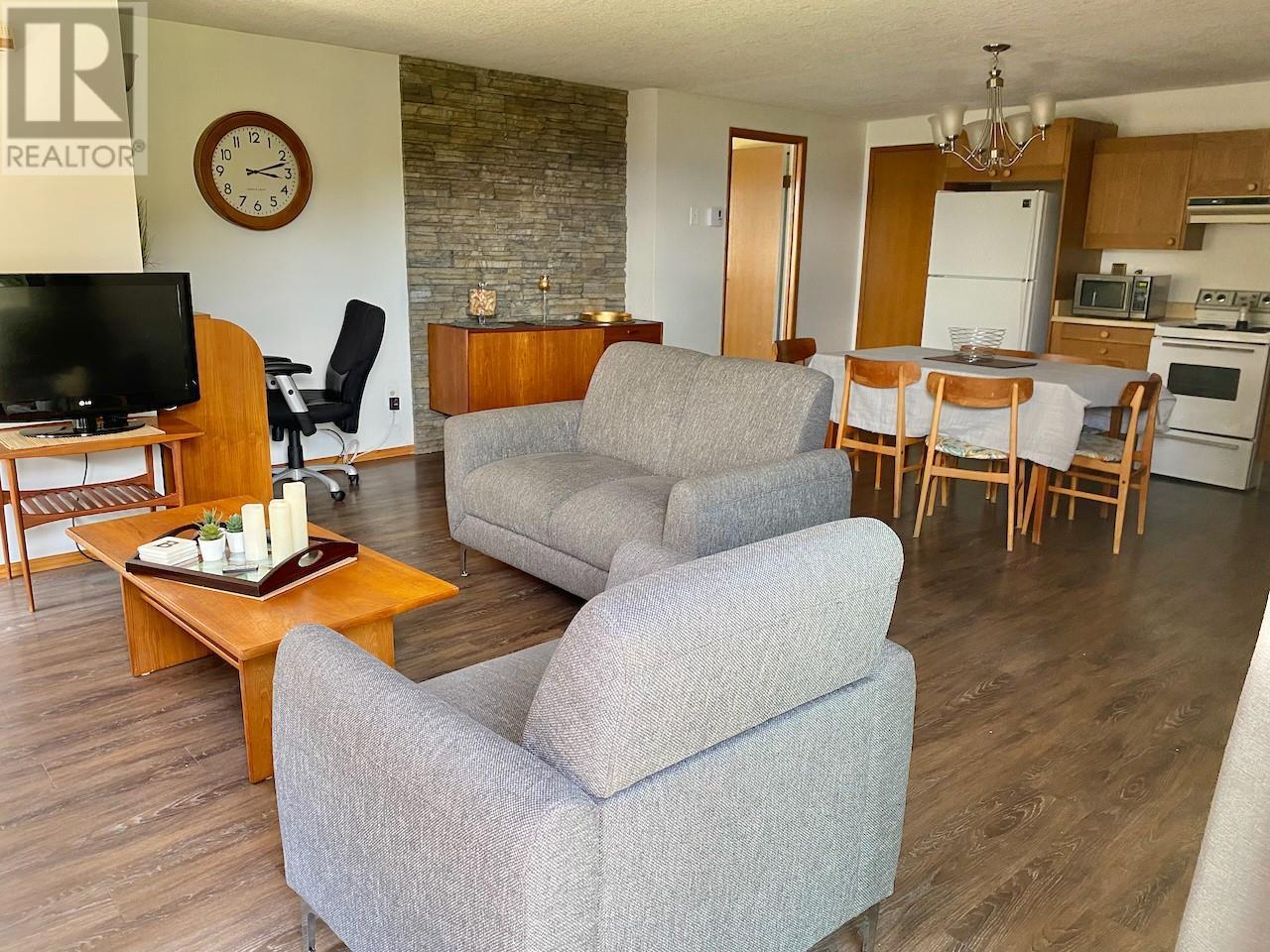 Basement in-law suite. - 5620 Neil Road, Vernon, BC - Indoor Photo Showing Living Room