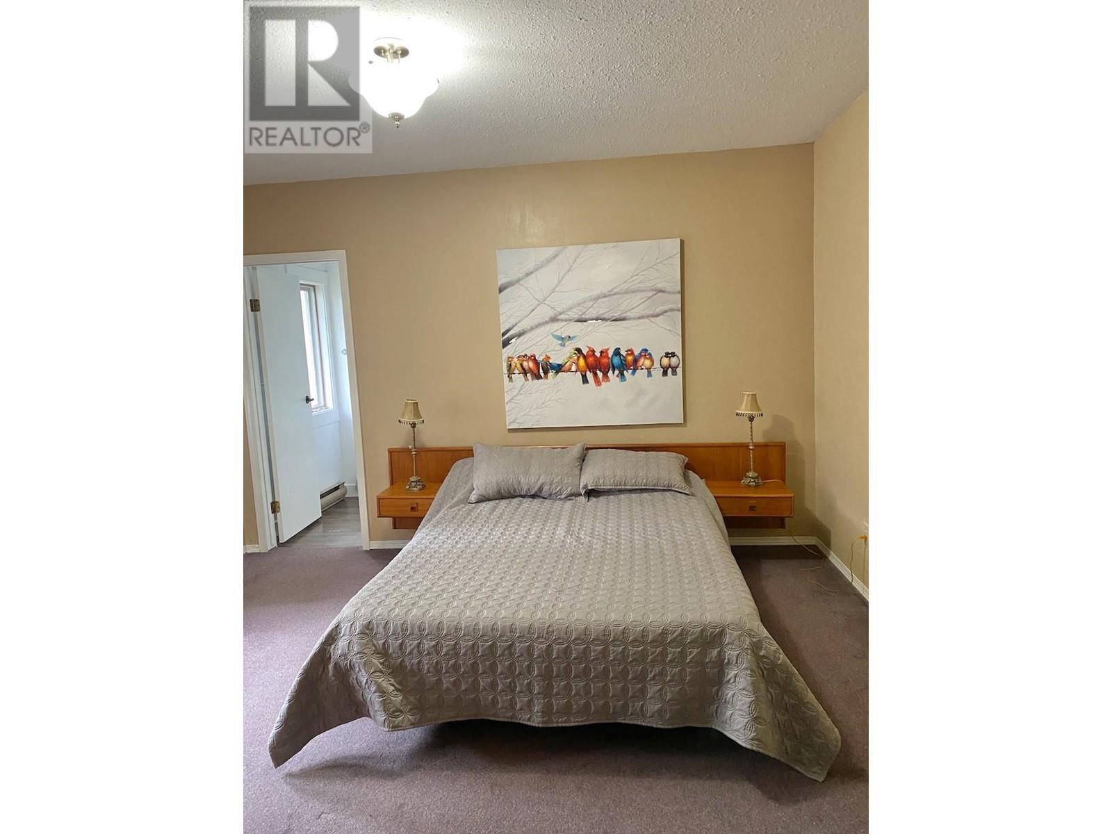 5620 Neil Road, Vernon, BC - Indoor Photo Showing Bedroom