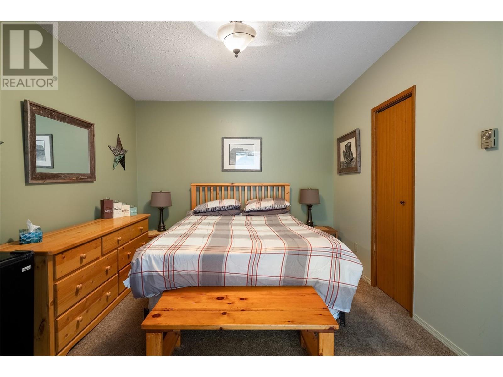 5620 Neil Road, Vernon, BC - Indoor Photo Showing Bedroom
