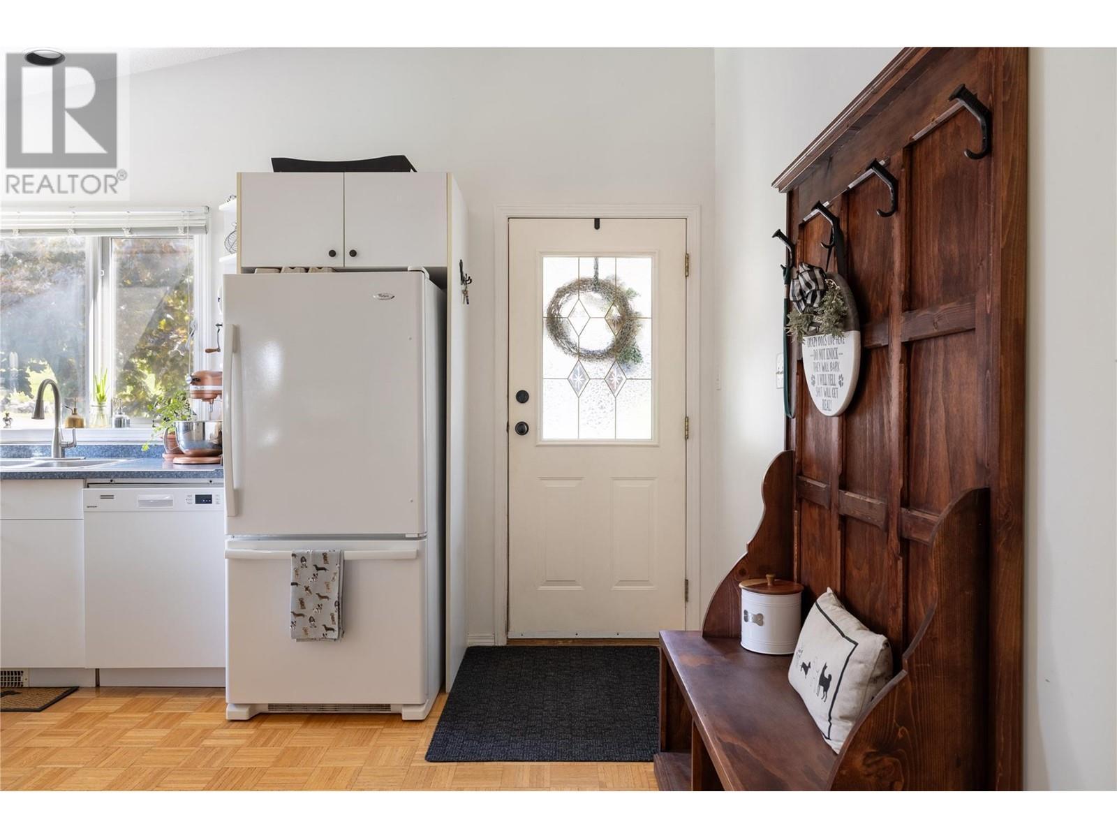 5620 Neil Road, Vernon, BC - Indoor