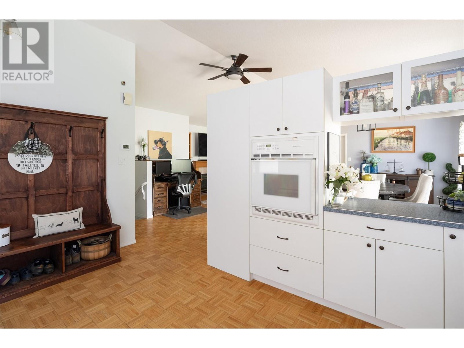 5620 Neil Road, Vernon, BC - Indoor Photo Showing Kitchen