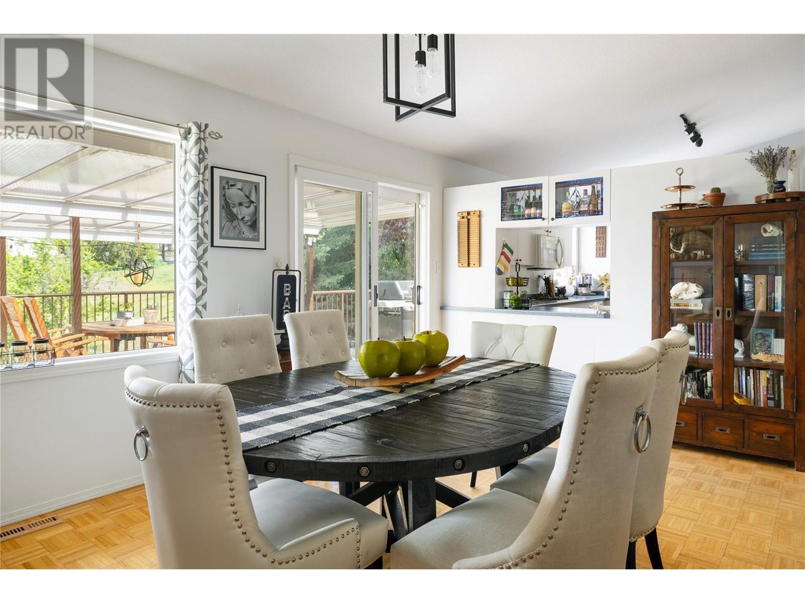 5620 Neil Road, Vernon, BC - Indoor Photo Showing Dining Room