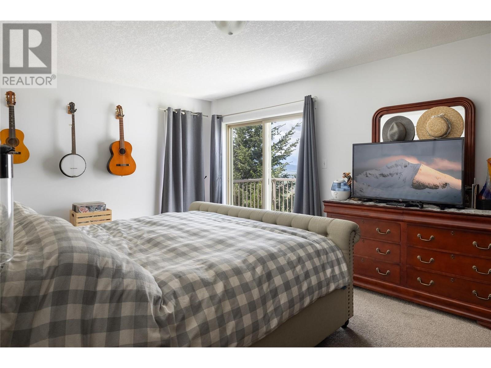 5620 Neil Road, Vernon, BC - Indoor Photo Showing Bedroom