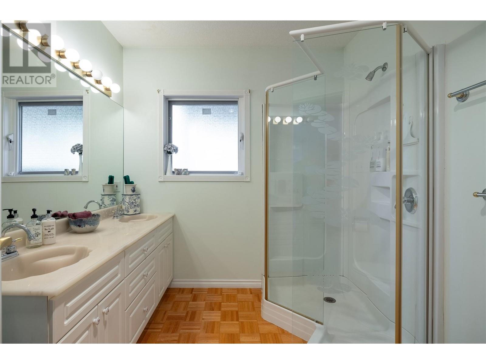 5620 Neil Road, Vernon, BC - Indoor Photo Showing Bathroom