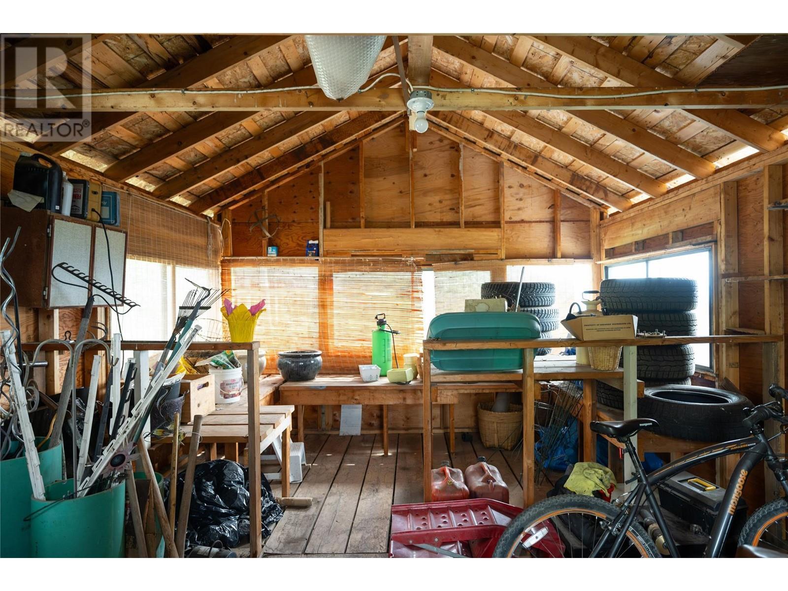 5620 Neil Road, Vernon, BC - Indoor Photo Showing Other Room