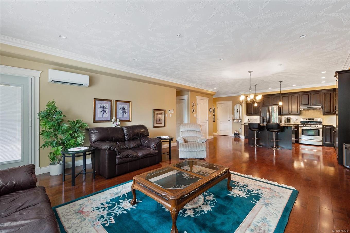 415-3666 Royal Vista Way, Courtenay, BC - Indoor Photo Showing Living Room