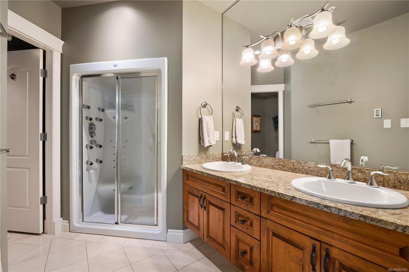 415-3666 Royal Vista Way, Courtenay, BC - Indoor Photo Showing Bathroom