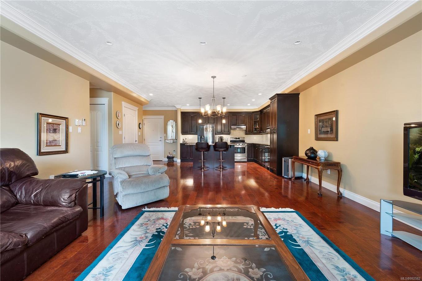 415-3666 Royal Vista Way, Courtenay, BC - Indoor Photo Showing Living Room