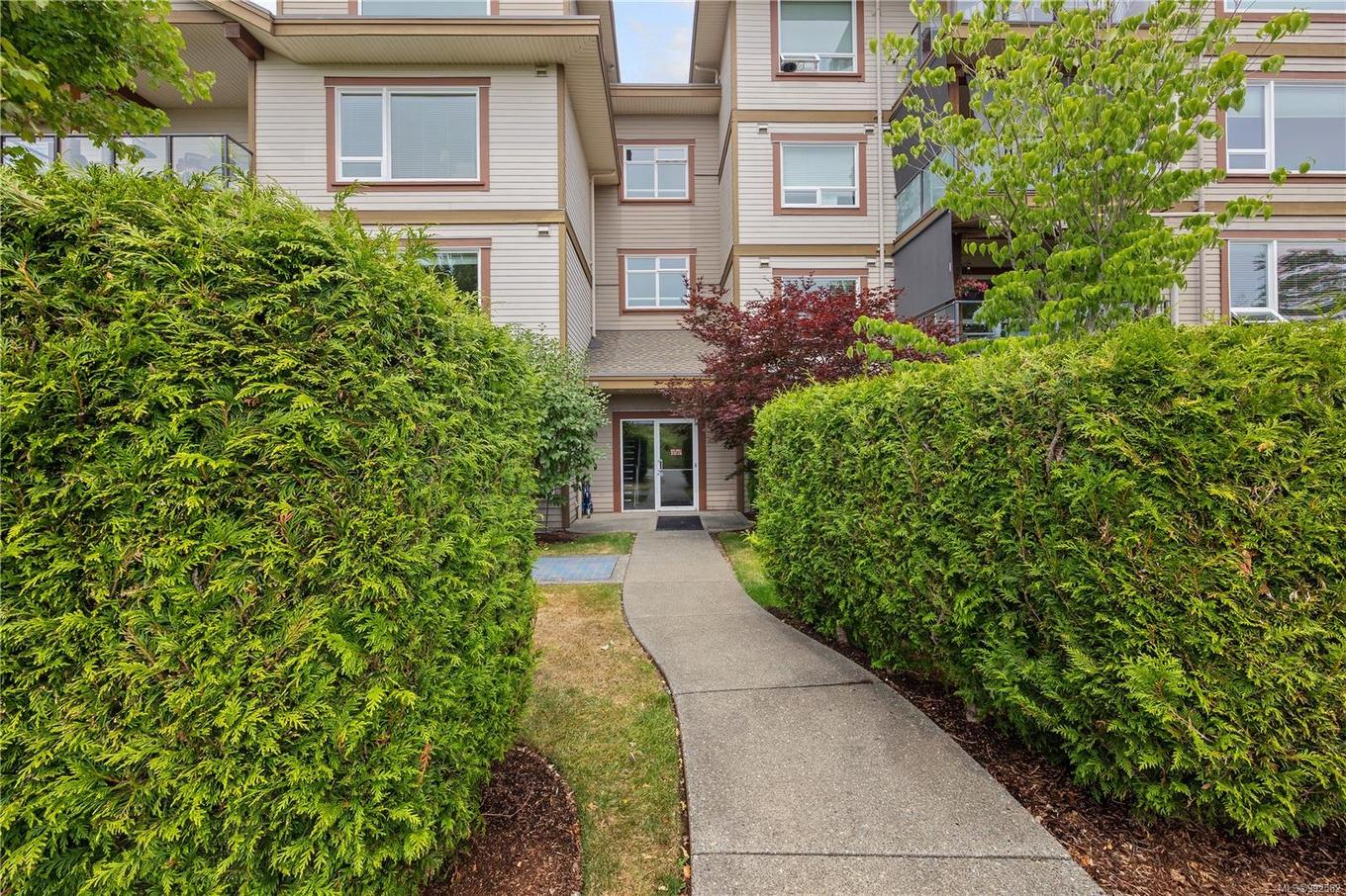 415-3666 Royal Vista Way, Courtenay, BC - Outdoor