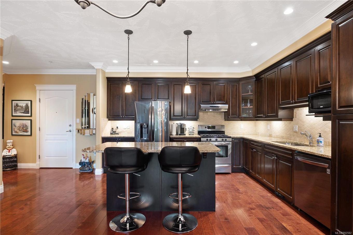 415-3666 Royal Vista Way, Courtenay, BC - Indoor Photo Showing Kitchen With Upgraded Kitchen