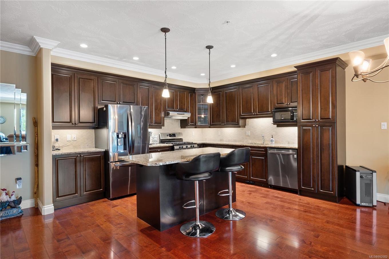 415-3666 Royal Vista Way, Courtenay, BC - Indoor Photo Showing Kitchen With Upgraded Kitchen