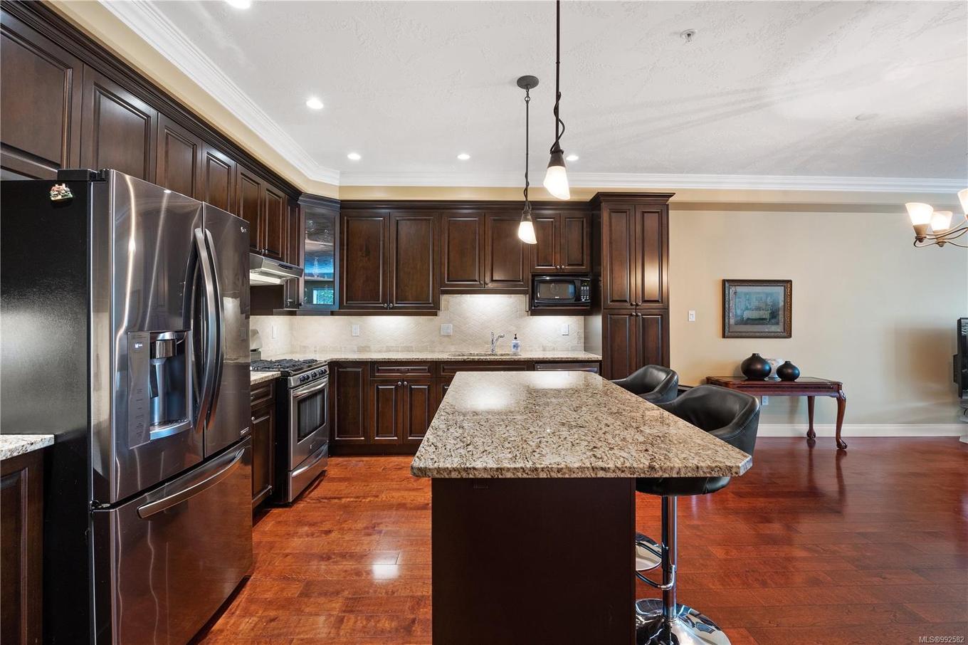 415-3666 Royal Vista Way, Courtenay, BC - Indoor Photo Showing Kitchen With Upgraded Kitchen