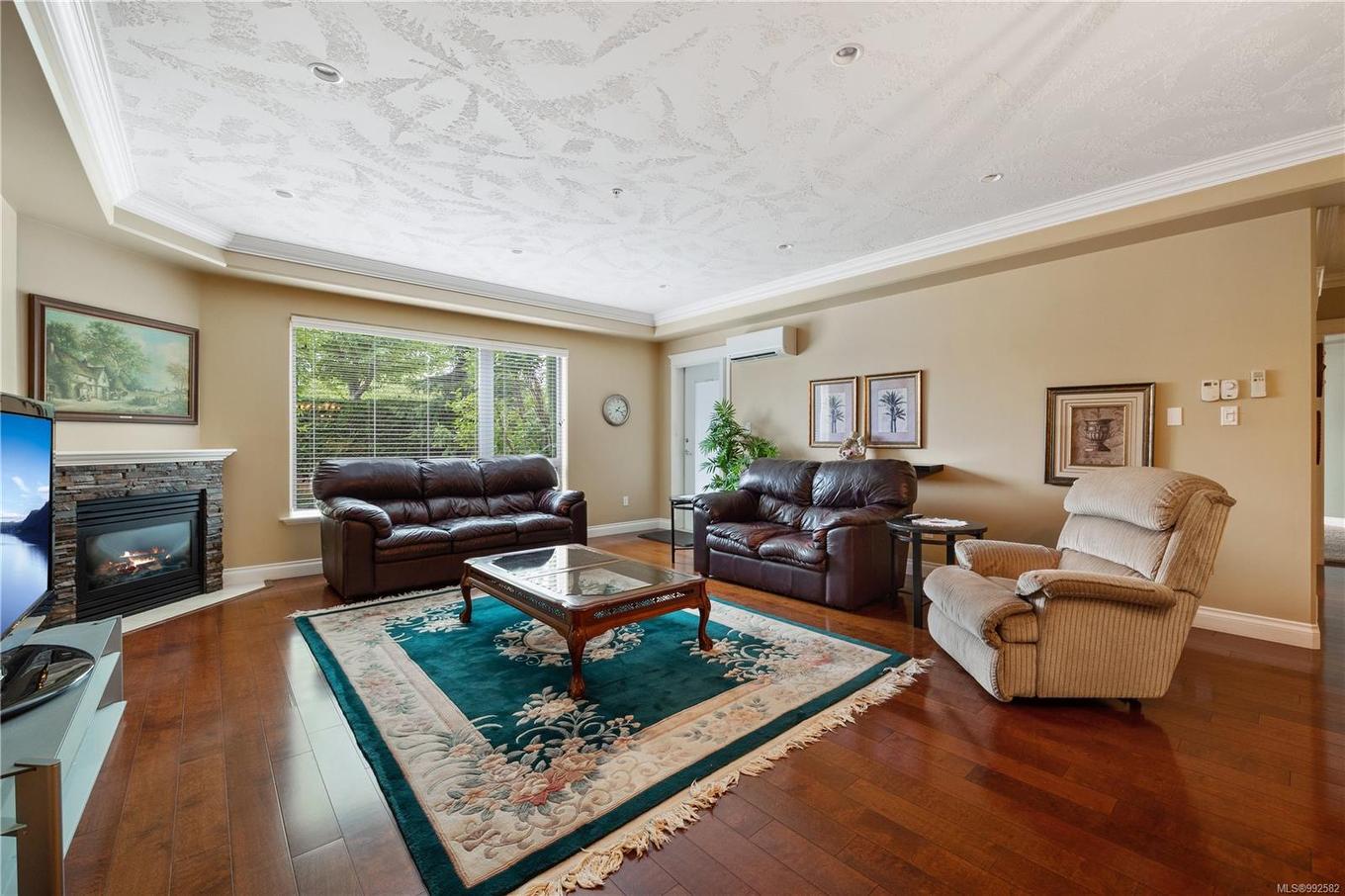 415-3666 Royal Vista Way, Courtenay, BC - Indoor Photo Showing Living Room With Fireplace