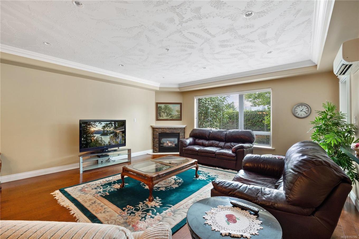 415-3666 Royal Vista Way, Courtenay, BC - Indoor Photo Showing Living Room With Fireplace
