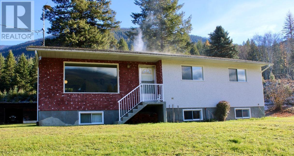 6915 Kimoff Road, Appledale, BC - Outdoor