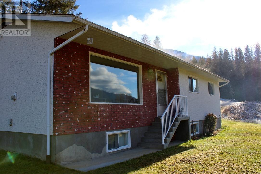6915 Kimoff Road, Appledale, BC - Outdoor With Exterior