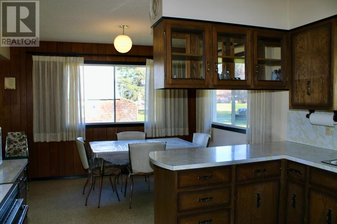 6915 Kimoff Road, Appledale, BC - Indoor