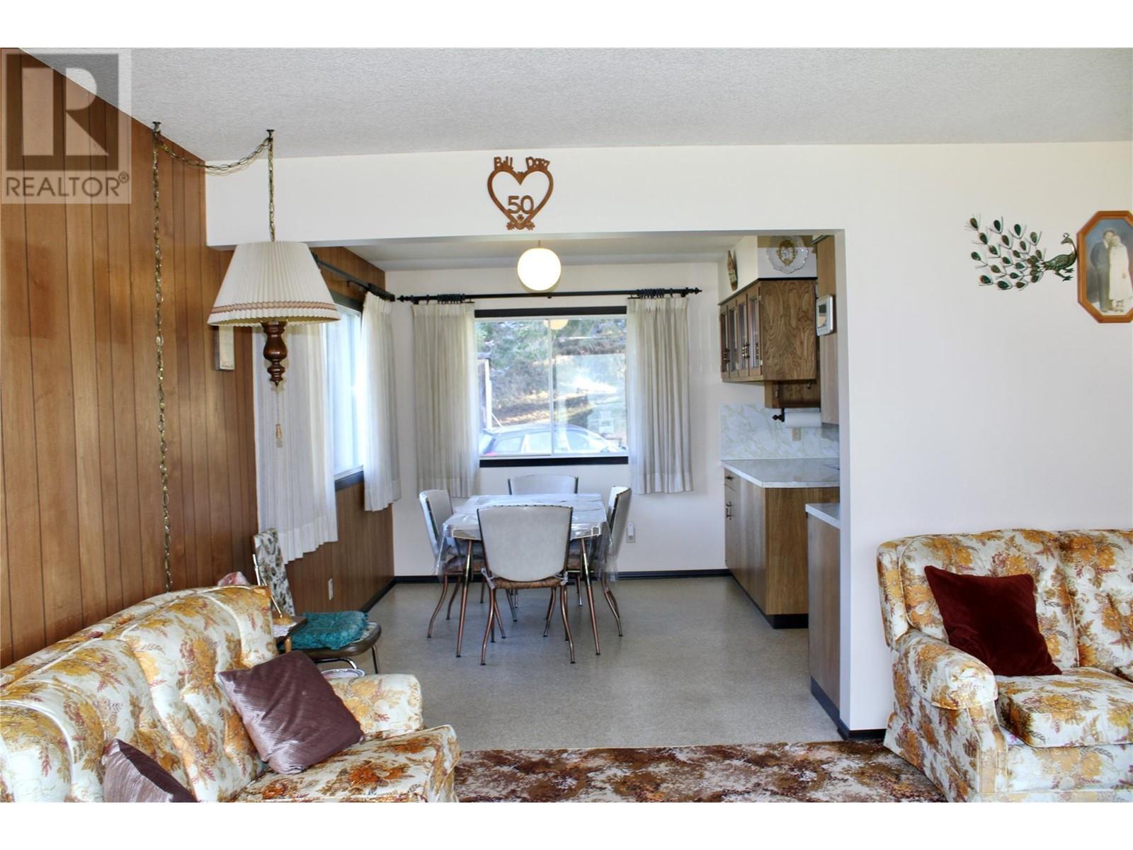 6915 Kimoff Road, Appledale, BC - Indoor