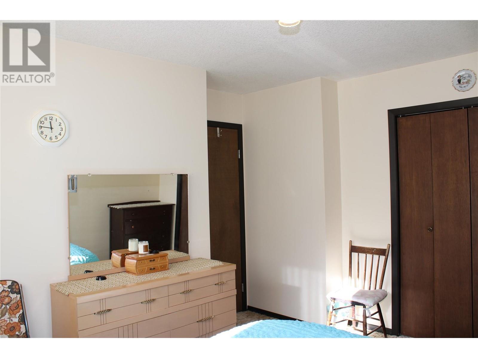 6915 Kimoff Road, Appledale, BC - Indoor Photo Showing Bedroom