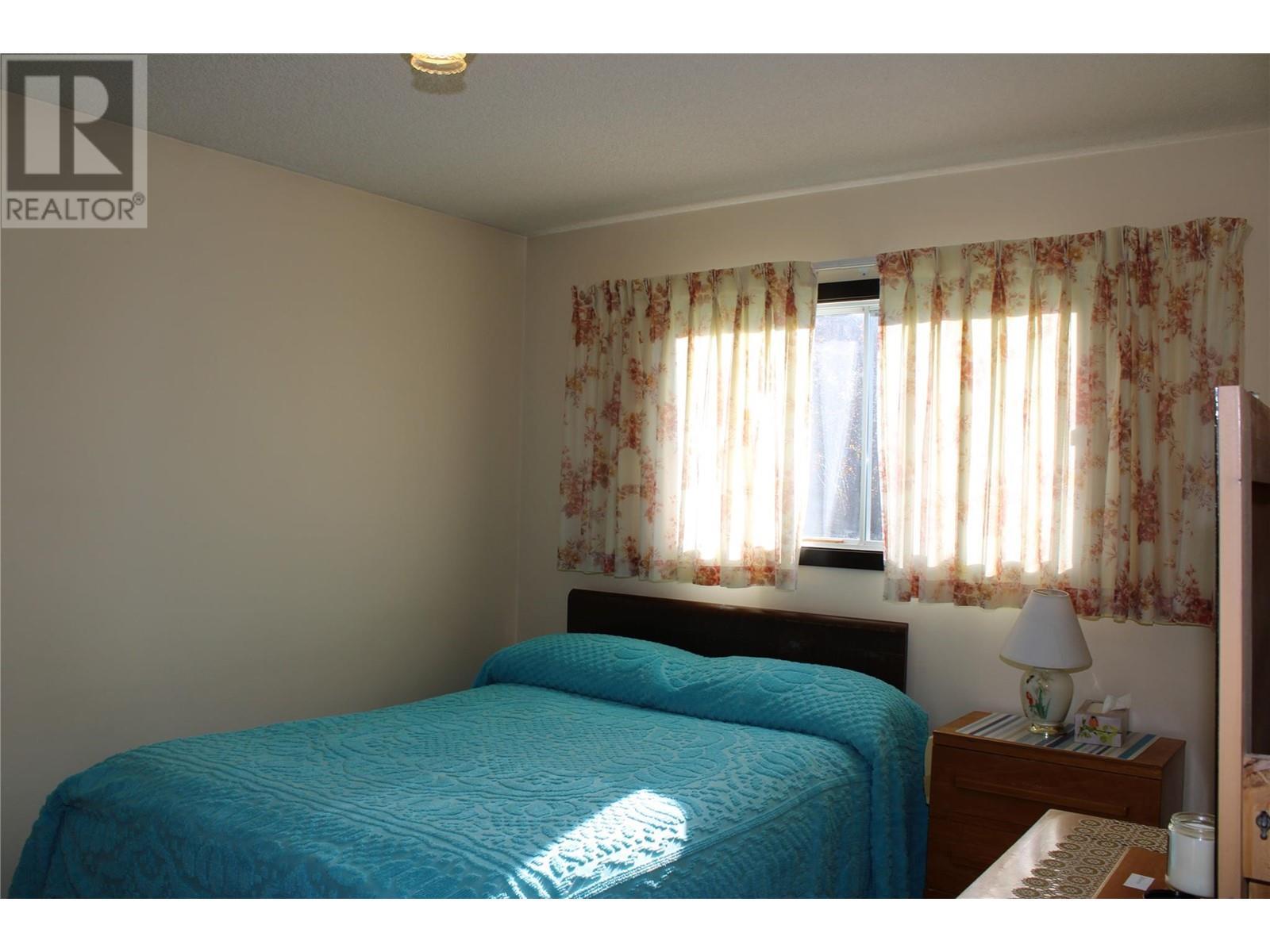 6915 Kimoff Road, Appledale, BC - Indoor Photo Showing Bedroom