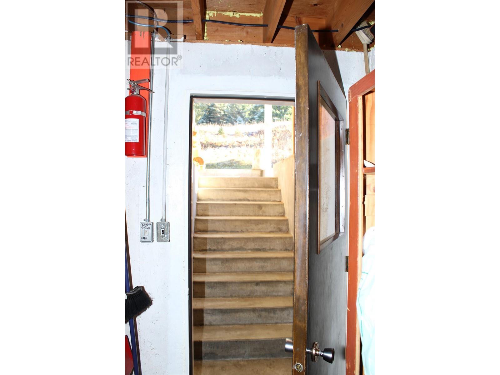 6915 Kimoff Road, Appledale, BC - Indoor Photo Showing Other Room