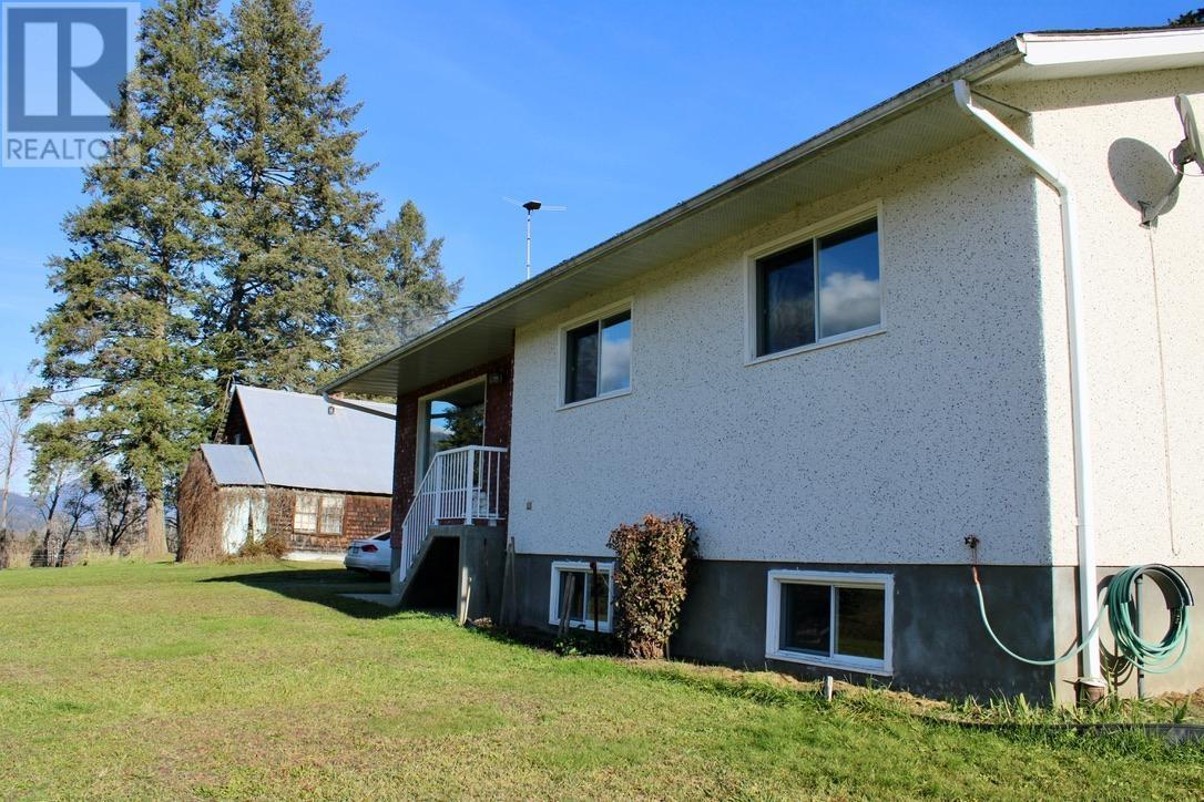 6915 Kimoff Road, Appledale, BC - Outdoor With Exterior