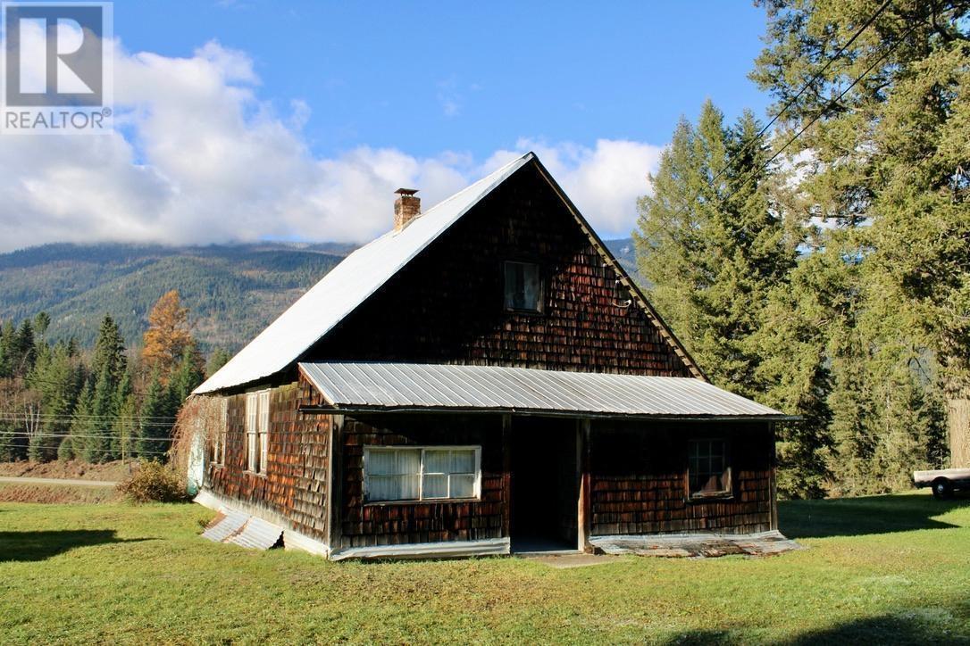 6915 Kimoff Road, Appledale, BC - Outdoor