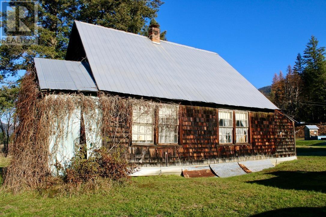 6915 Kimoff Road, Appledale, BC - Outdoor