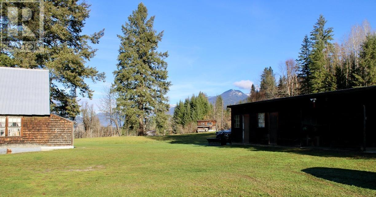 6915 Kimoff Road, Appledale, BC - Outdoor