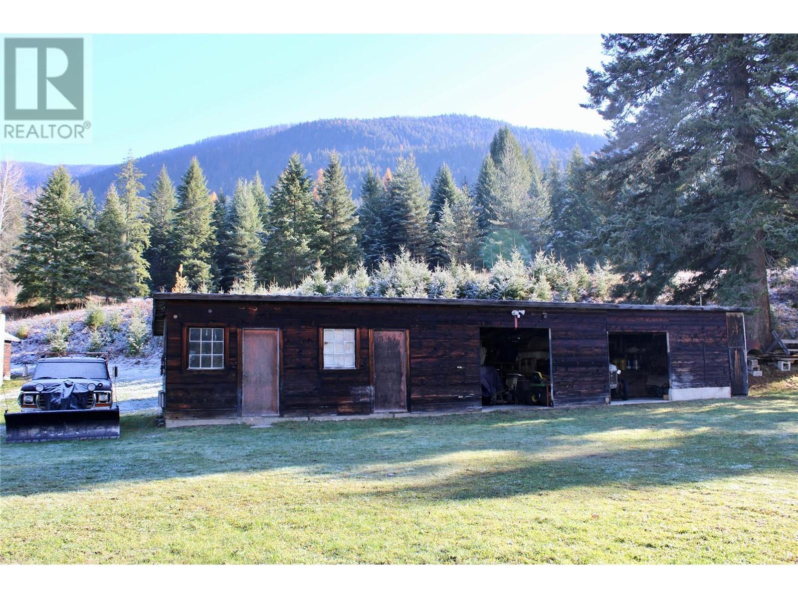 6915 Kimoff Road, Appledale, BC - Outdoor