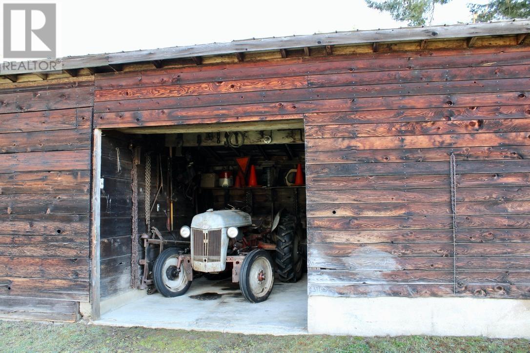 6915 Kimoff Road, Appledale, BC - Outdoor