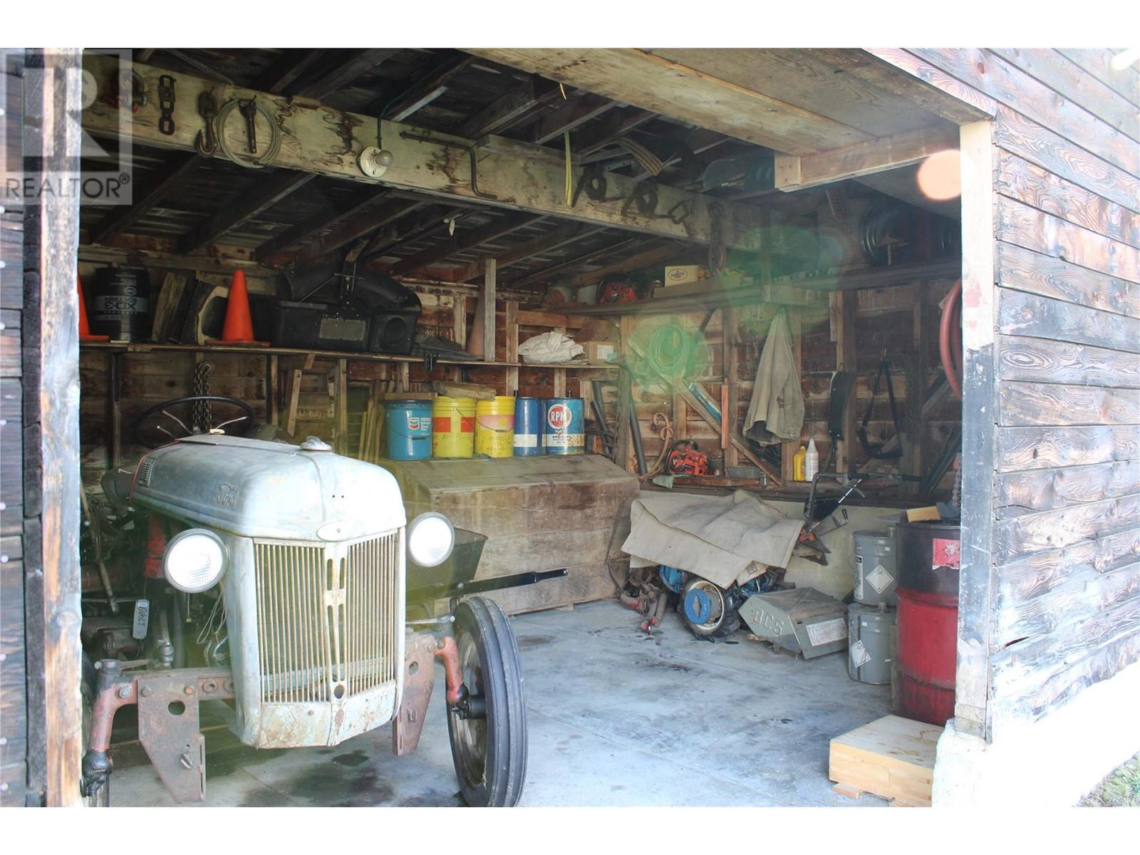 6915 Kimoff Road, Appledale, BC -