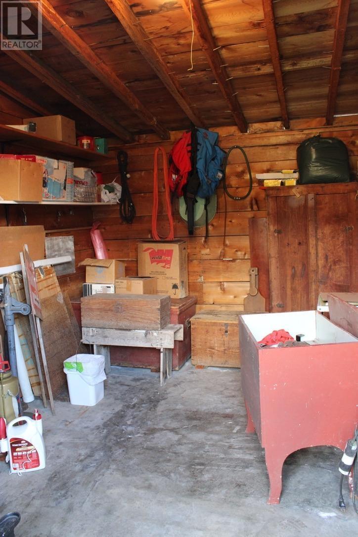 6915 Kimoff Road, Appledale, BC - Indoor