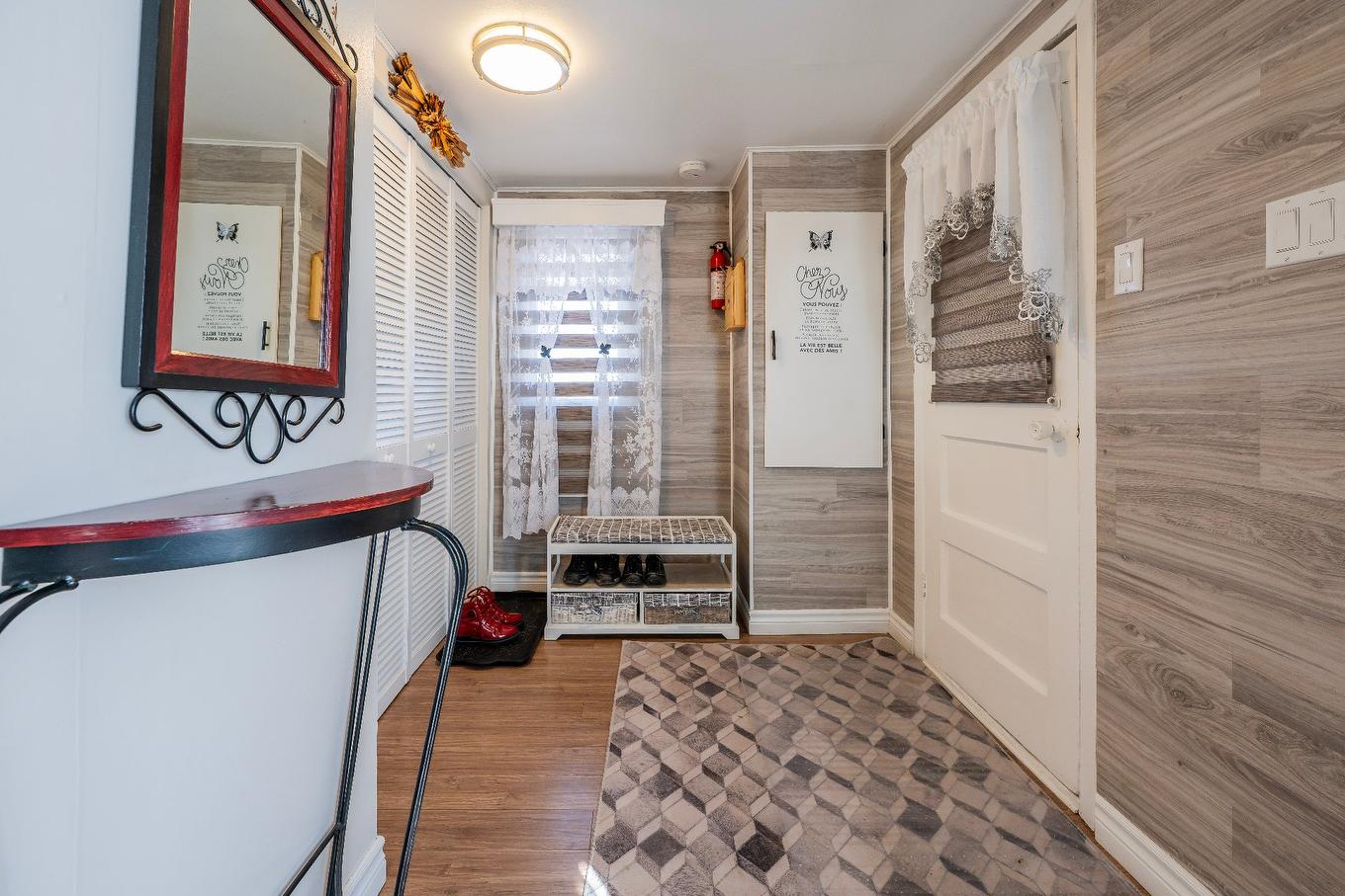 Hall d'entrée/Vestibule - 3508 Ch. De La Montagne, Les Îles-De-La-Madeleine, QC - Indoor Photo Showing Other Room