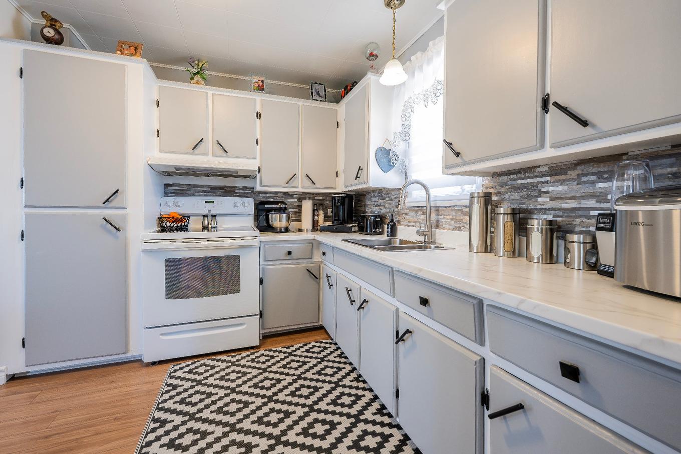 Cuisine - 3508 Ch. De La Montagne, Les Îles-De-La-Madeleine, QC - Indoor Photo Showing Kitchen With Double Sink